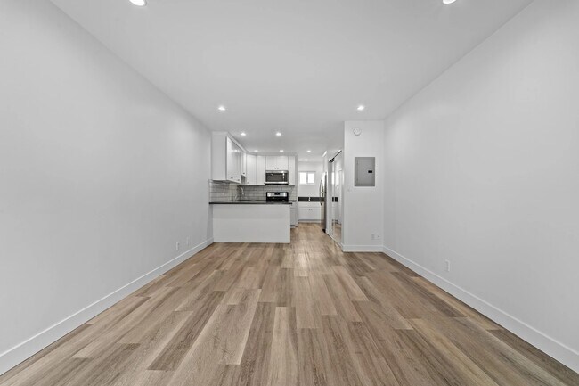 Building Photo - 1240 W 29th St