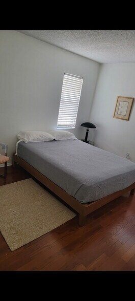 Guest bedroom - 5647 Summer Side Ln