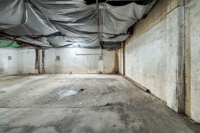 Building Photo - Breathtaking downtown East-facing, penthouse condo - FURNISHED!