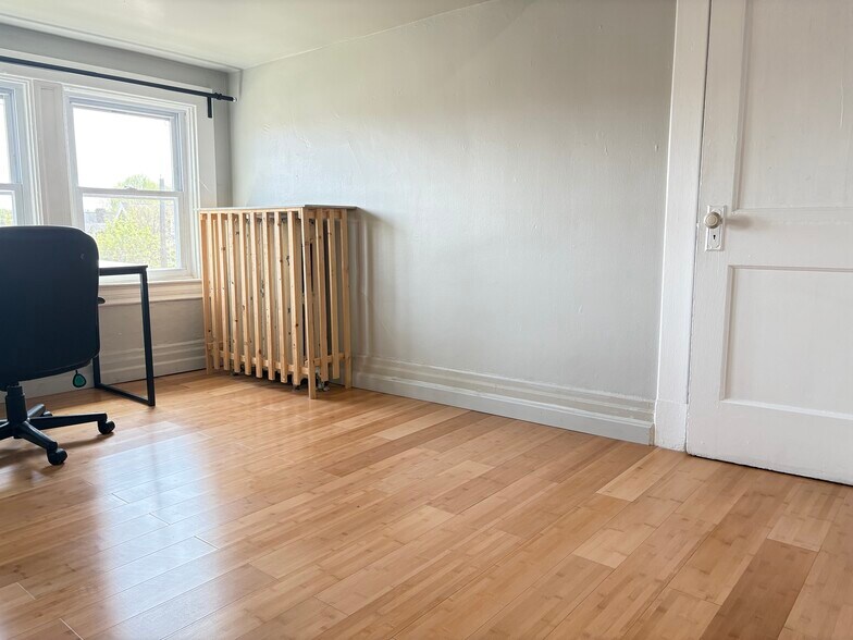 Building Photo - 5847 Nicholson St