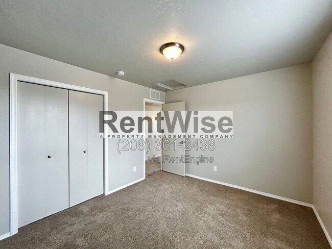 Building Photo - 119 E Walcott Lake Dr