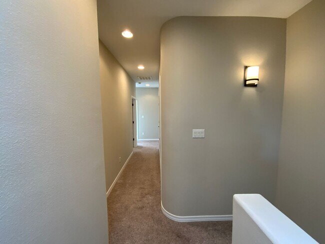 Building Photo - 3 Bedroom Townhome Available Near Wyoming Blvd NE & Paseo Del Norte Blvd NE!