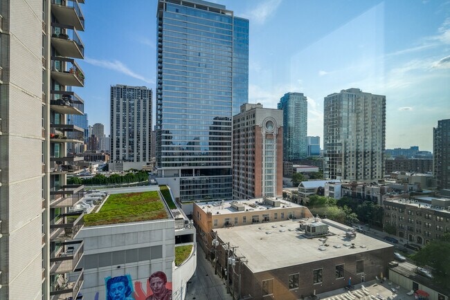 Building Photo - 1255 N Sandburg Terrace