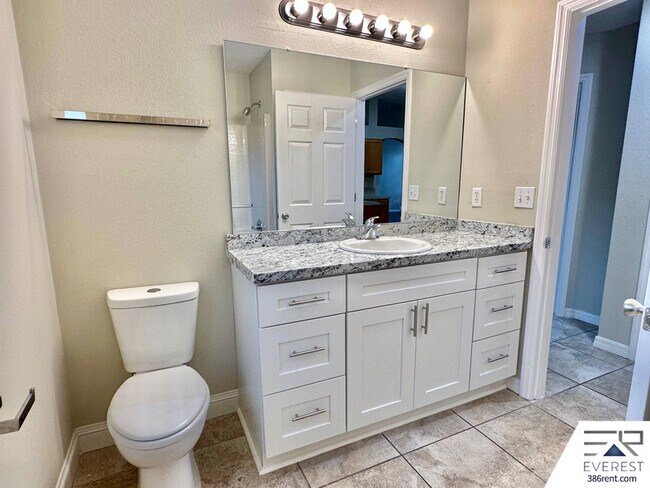 Building Photo - 32 Pierce Ln