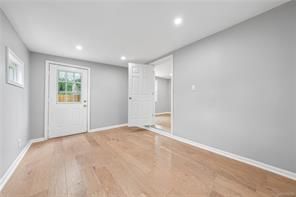 Building Photo - 64 Curwood Ct