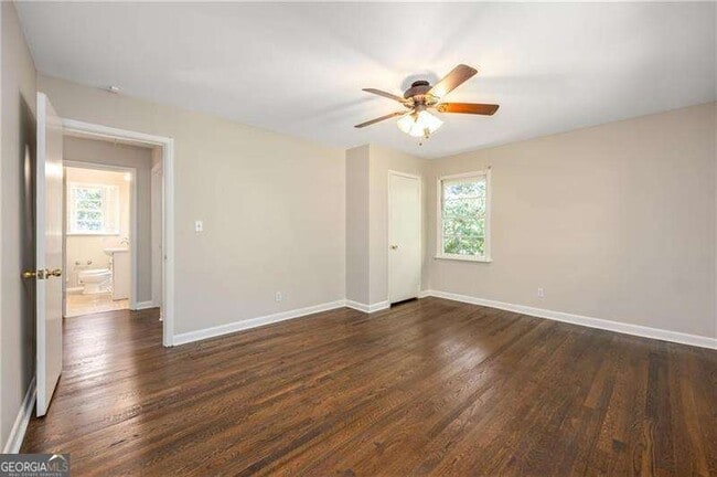 Building Photo - 535 Valley Ln NE