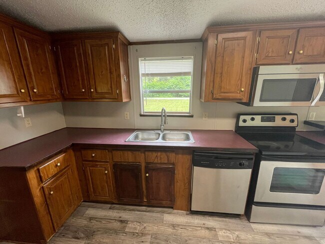 Building Photo - Looking for Acreage? This updated 3 bed, 2 bath home with an inside laundry room sits on 1.5 Acre...