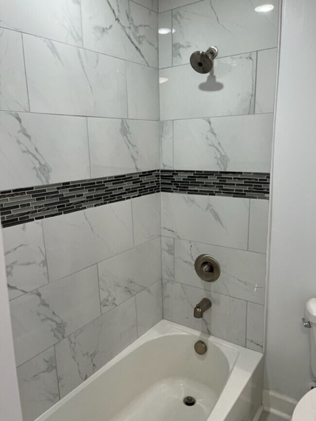 Building Photo - 2121 Whiting Rd