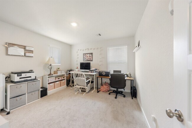 Building Photo - 18757 Timber Gln Dr