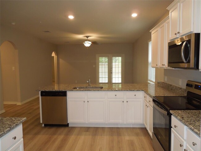 Building Photo - 10470 Sweetwater Creek Dr