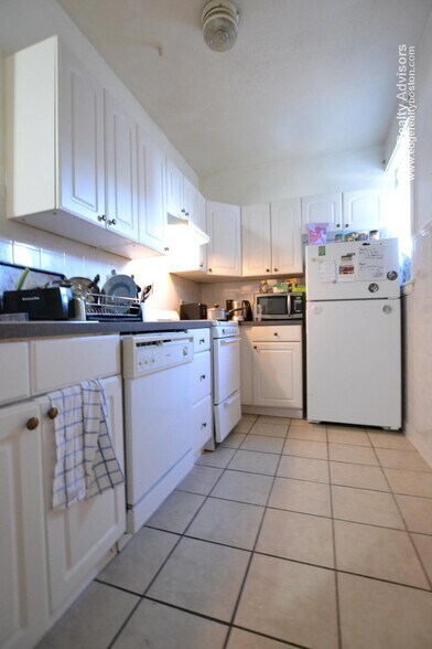 Building Photo - 120 Pleasant St