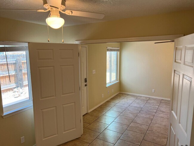 Building Photo - 1816 Buena Vista Dr SE