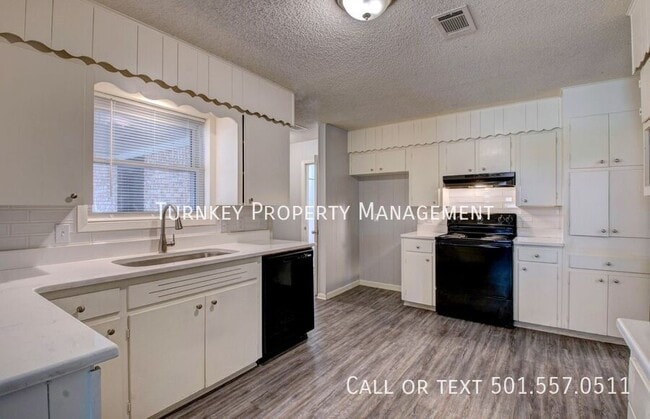 Building Photo - 6806 Brookview Dr