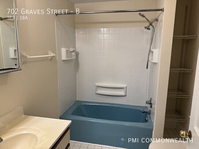 Building Photo - 702 Graves St