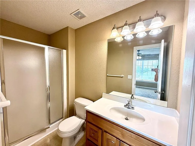 Building Photo - 816 SW Peach Tree Ln