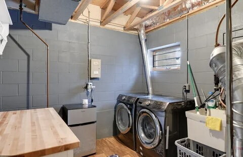 Building Photo - Chic Urban Living: Spacious 2-Bed Townhouse with Fireplace & Hardwood Floors on Kenwood Isles Drive!