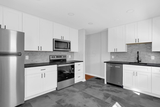 Building Photo - 1466 Elmwood Ave
