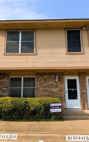 Building Photo - 914 Cedar Terrace