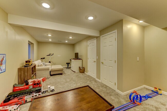 Building Photo - Stunning Upgraded 5BR 4BA Lafayette Home Near Coal Creek Trail & Hwy 287**