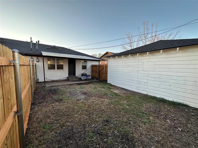 Building Photo - 2322 Meadow Ln