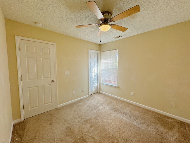 Building Photo - 1062 Ebenezer Avenue Ext