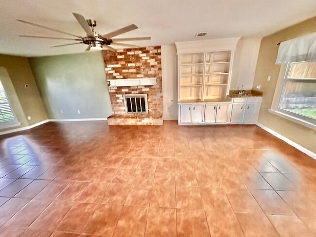 Building Photo - 17502 Cassina Dr