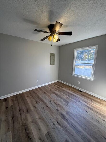 Building Photo - 215 Hedgecock Rd