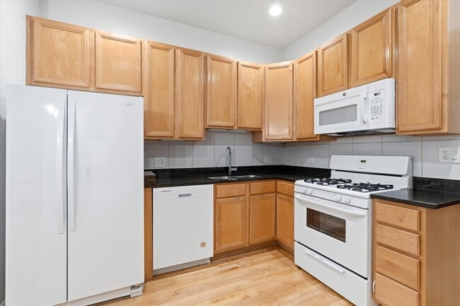 Building Photo - 5739 N Winthrop Ave