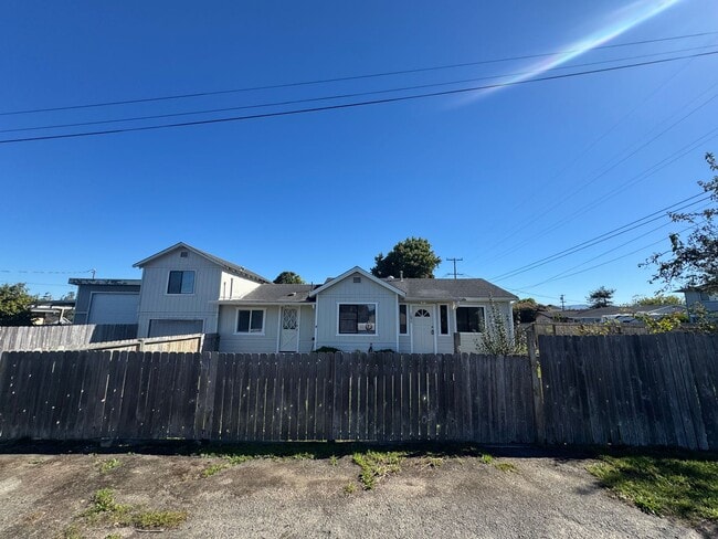 Building Photo - Spacious Myrtletown 4/2 home