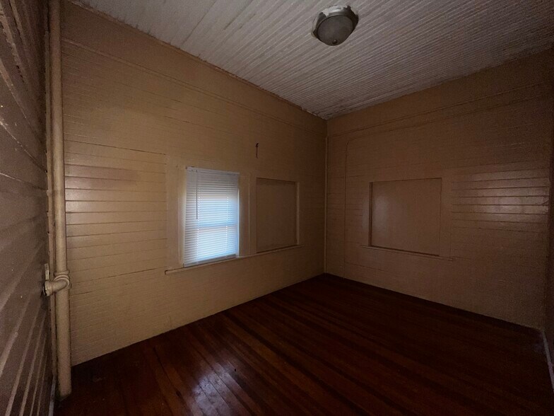 Building Photo - 914 Bullitt Ave SE