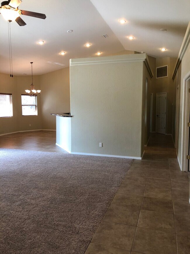 Building Photo - Four Bedroom Home w/3 Car Garage in Prescott