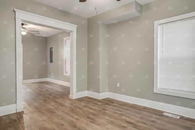 Building Photo - Charming 2 BR 2 BA House in Historic North...
