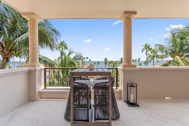 Building Photo - 19143 Fisher Island Dr