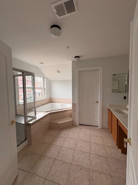 Building Photo - 13804 Chestnut Oak Ln