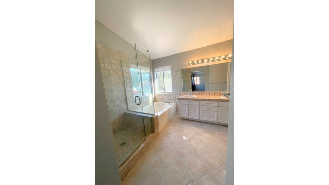 Building Photo - Temecula Pool Home - 4 Bed | 2.5 Bath