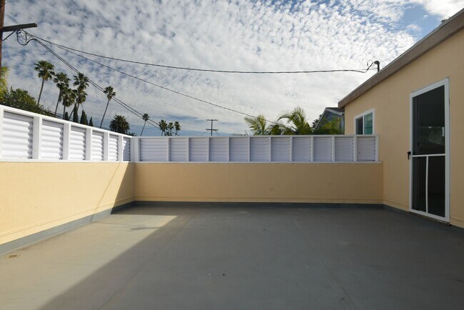 Building Photo - Ocean Avenue Duplex