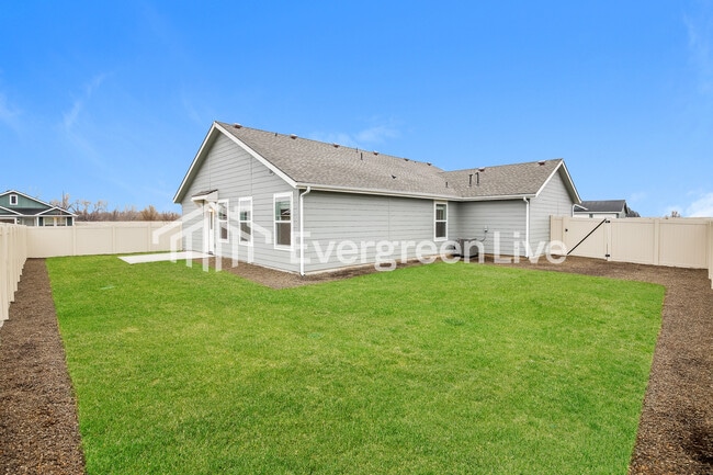 Building Photo - 324 Lightning Ave