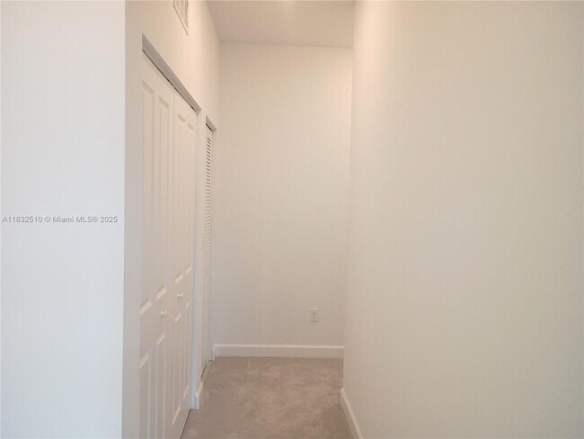 Building Photo - 329 SE Crossoak Ln
