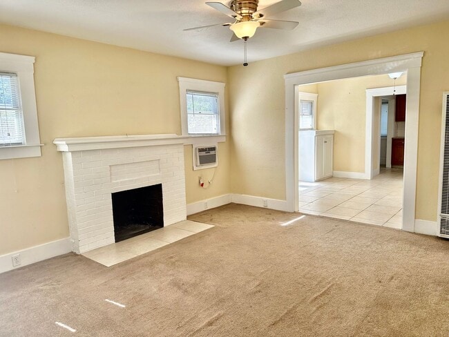 Building Photo - Charming 3/1 in the Heart of Tower Distict