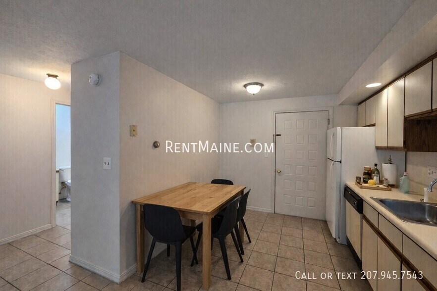 Building Photo - 20 Tall Pines Dr