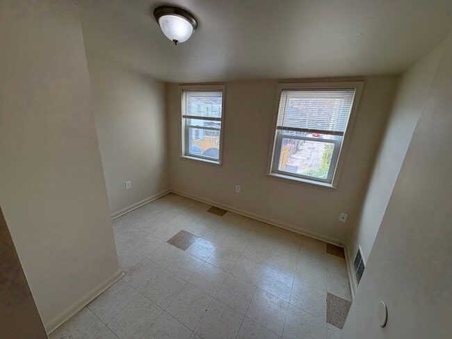 Building Photo - 428 S Gilmor St