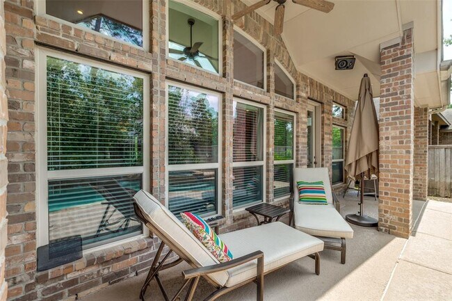 Building Photo - 15 Canoe Bend Dr