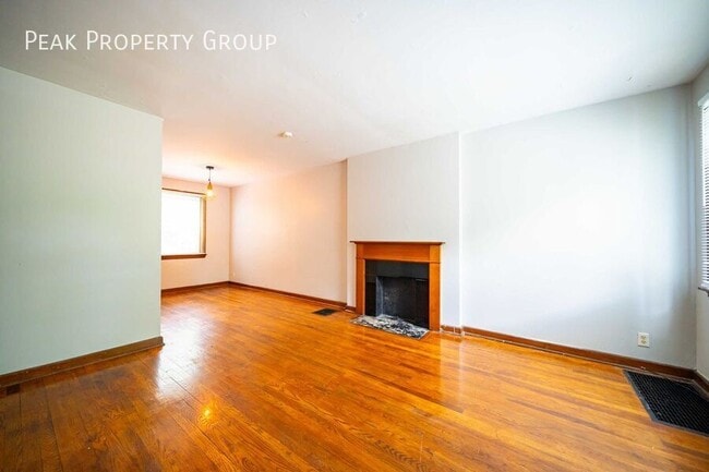 Building Photo - 209 E Hudson St