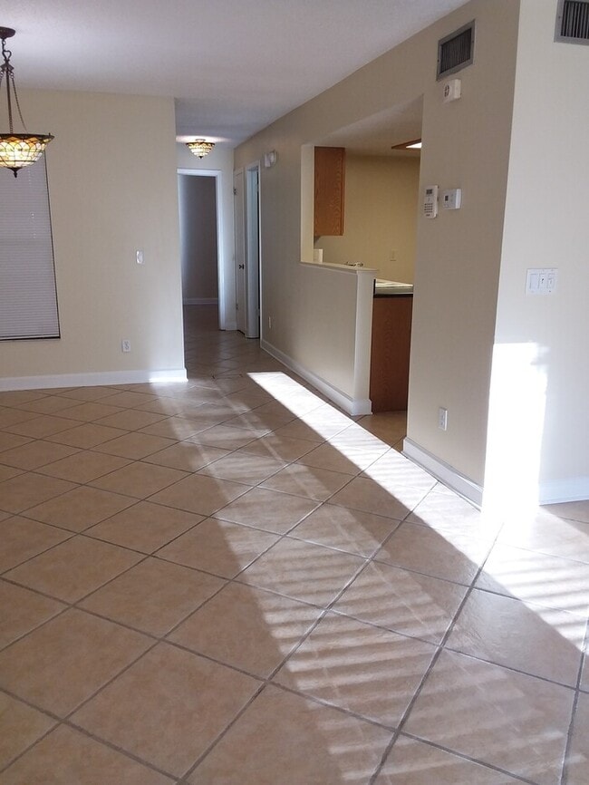 Building Photo - 2 Bedroom 2 Bathroom End Unit Townhome Close to NAS