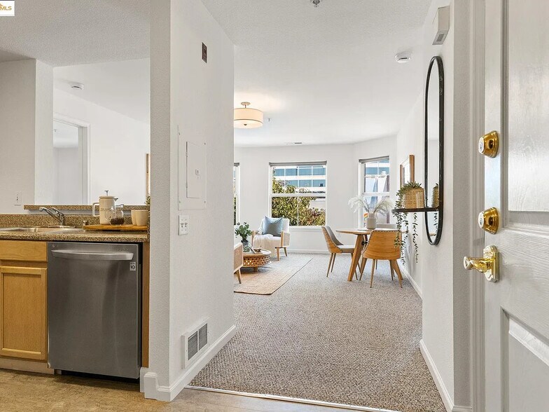 Building Photo - 555 10th St