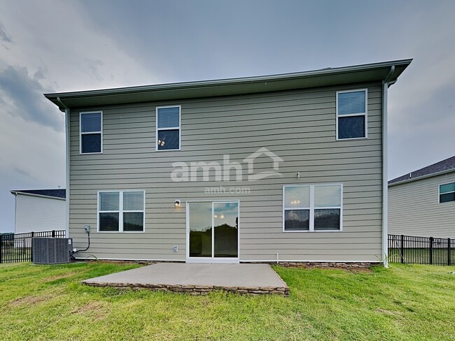 Building Photo - 2015 Bennett Dr