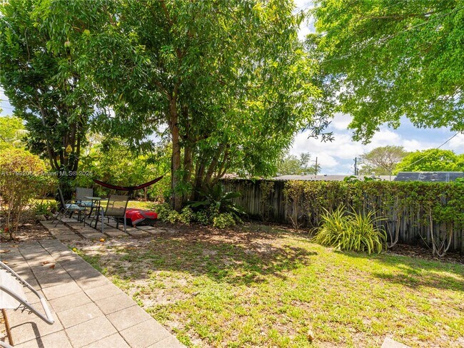 Building Photo - 6320 SW 58th Pl