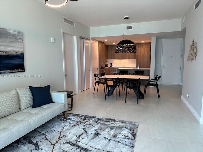 Building Photo - 17550 Collins Ave