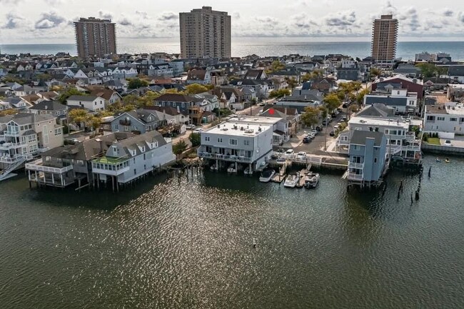 Building Photo - 31 N Weymouth Ave