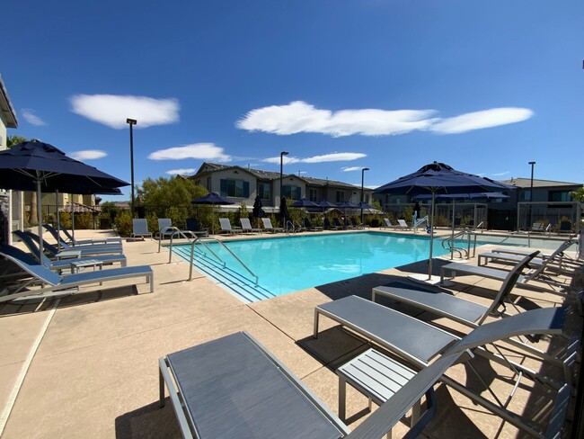 Building Photo - GATED 3 BED 3 BATH 2 CAR GARAGE TOWNHOUSE w/ LOFT + ROOM DOWNSTAIRS & COMMUNITY POOL IN HENDERSON